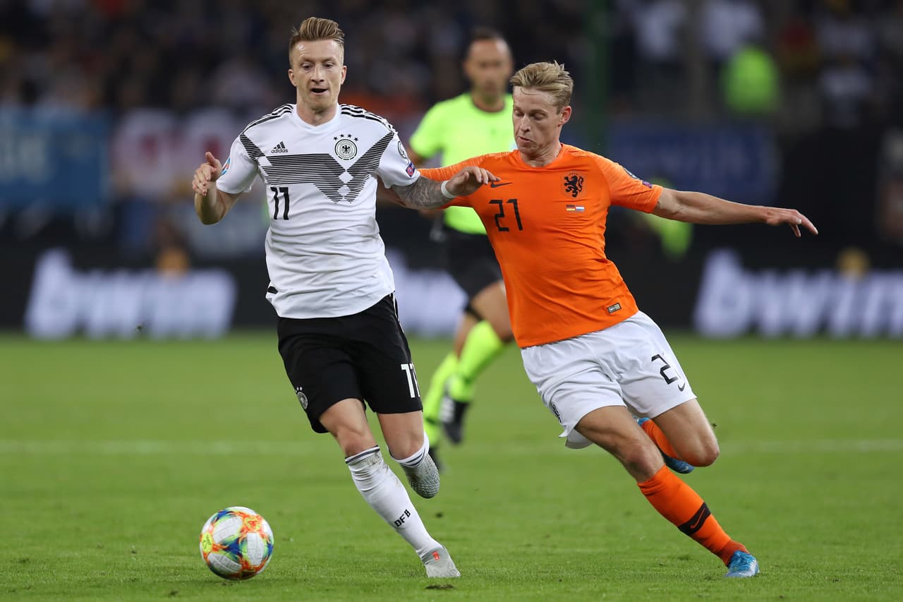 Alemania vencía 1-0 tras un gran primer tiempo pero Holanda mejoró con los cambios de Koeman y remontó en la segunda parte. Frenkie de Jong, Donyell Malen, Georginio Wijnaldum y un autogol de Jonathan Tah permitieron la remontada frente a los germanos que se adelantaron con gol de Gnabry y recortaron distancias gracias al penal bien ejecutado por Toni Kroos.