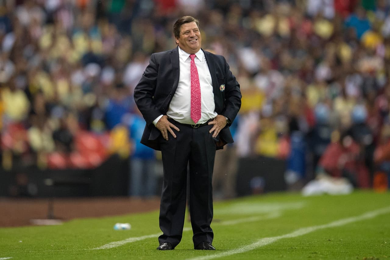 Miguel Herrera espera mantener su dominio en el Clásico Nacional, en donde luego de cuatro triunfos en cinco partidos dirigidos lo muestra como un 'Rey' con un 80 por ciento de efectividad.