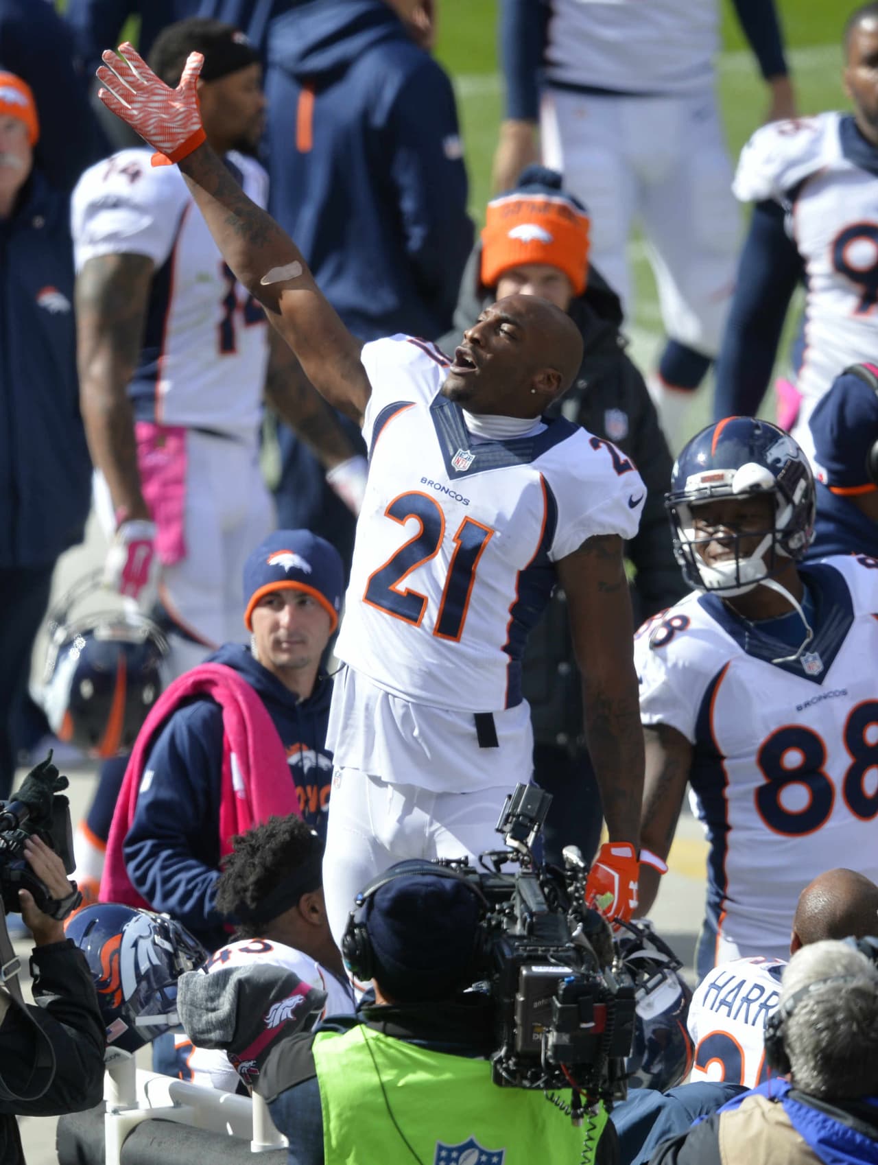 5. AQIB TALIB - La defensiva de los Denver Broncos es la mejor de la NFL. Esta vez se lució Aqib Talib con un regreso de intercepción de 63 yardas sobre Josh McCown. Es el octavo regreso para TD de Talib en su carrera.