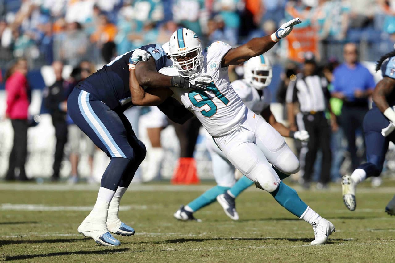 9. CAMERON WAKE - Pasó desapercibido en los primeros partidos. El ala defensivo de los Miami Dolphins registró contra los Tennessee Titans sus primeras 4 capturas de la temporada y provocó 2 balones sueltos, todo en la primera mitad.