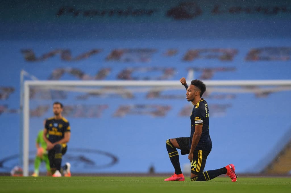 Comprometido con el movimiento Black Lives Matter, Pierre-Emerick Aubameyang muestra su solidaridad.