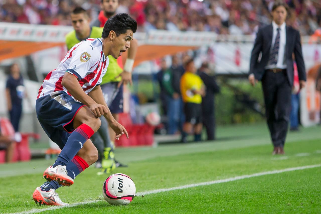 Si bien las posibilidades eran remotas, con la victoria del viernes de Cruz Azul se concretó matematicamente que Chivas entregará el título la próxima semana.