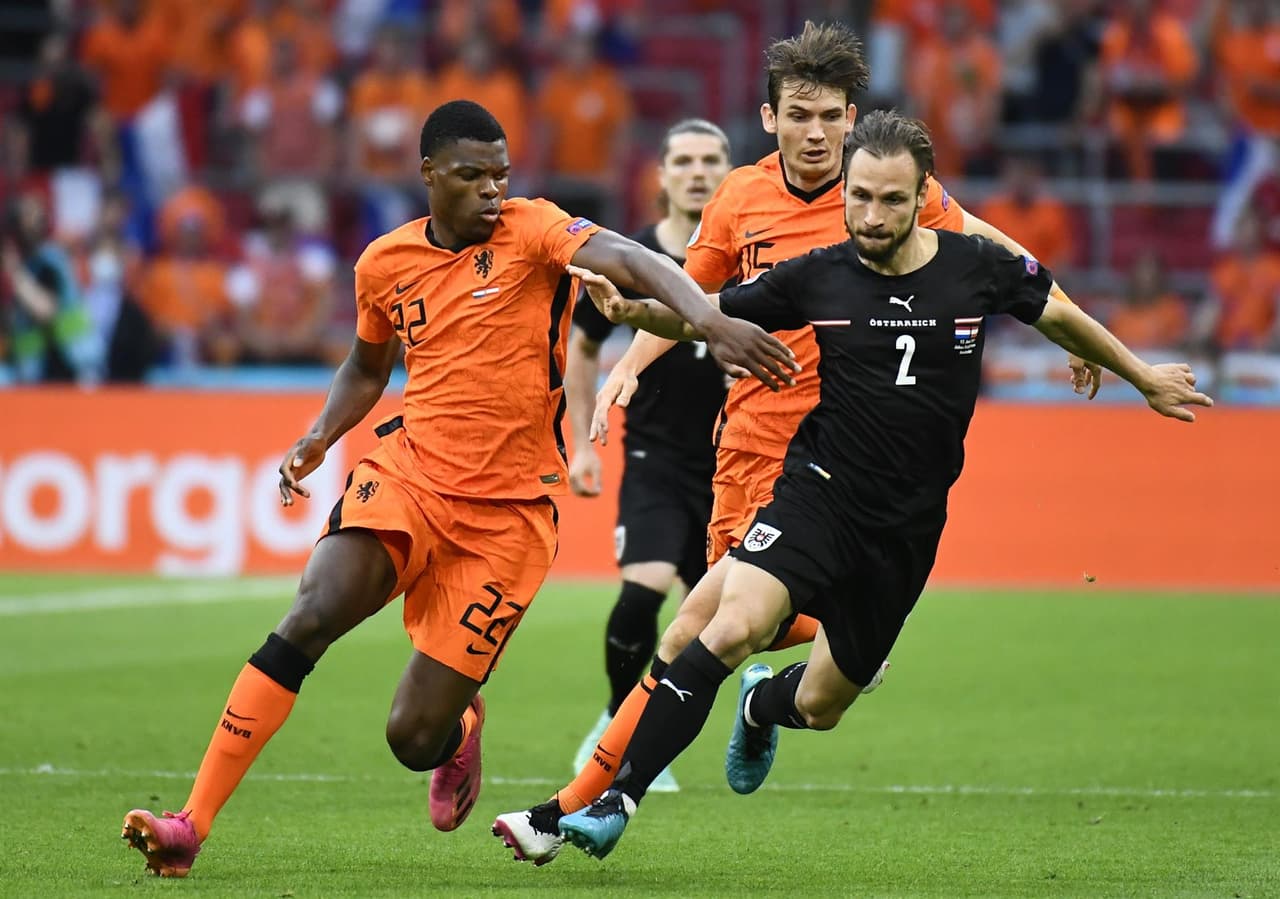 Holanda consigue una cómoda victoria ante Austria 2-0 nen el Grupo C de la Euro 2020. Los goles fueron por parte de Memphis Depay (11') y Denzel Dumfries (67') y es así cómo la 'Naranja Mecánica' obtiene su clasificación a Octavos. Los austriacos acumulan una victoria y una derrota.