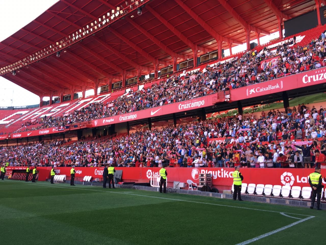 15 mil aficionados estuvieron presentes en el entrenamiento a puerta abierta.