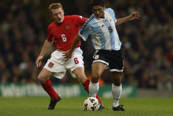 También comandó a la escuadra de Pékerman que ganó el torneo ‘’Esperanzas de Toulon’’ en Francia; para sorpresa de muchos Argentina quedaría eliminada en el Preolímpico para Sidney 2000 primer y único fracaso en estas categorías.