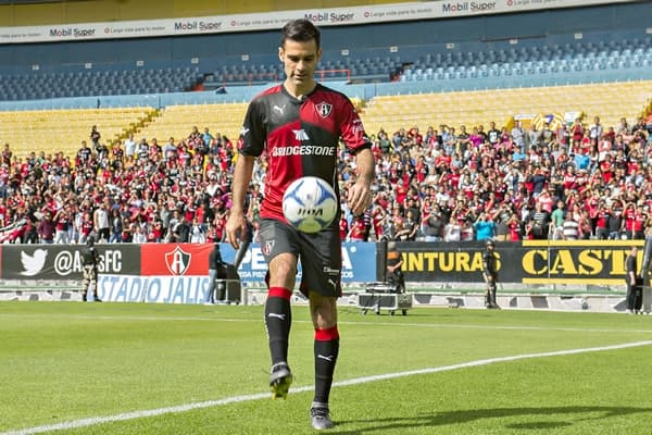 Rafael Márquez fue presentado en el Jalisco a la 'europea' ante la afición del Atlas