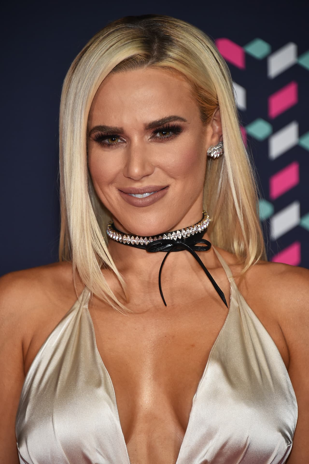 La modelo CJ Perry es conocida por su papel de Lana en la WWE, donde como parte de la historia y en la realidad es esposa del búlgaro Rusev, uno de las 'bestias negras' de muchos por su fuerza y rudeza. La estadounidense, con su cuerpo escultural y su rostro angelical, es de las favoritas del público.