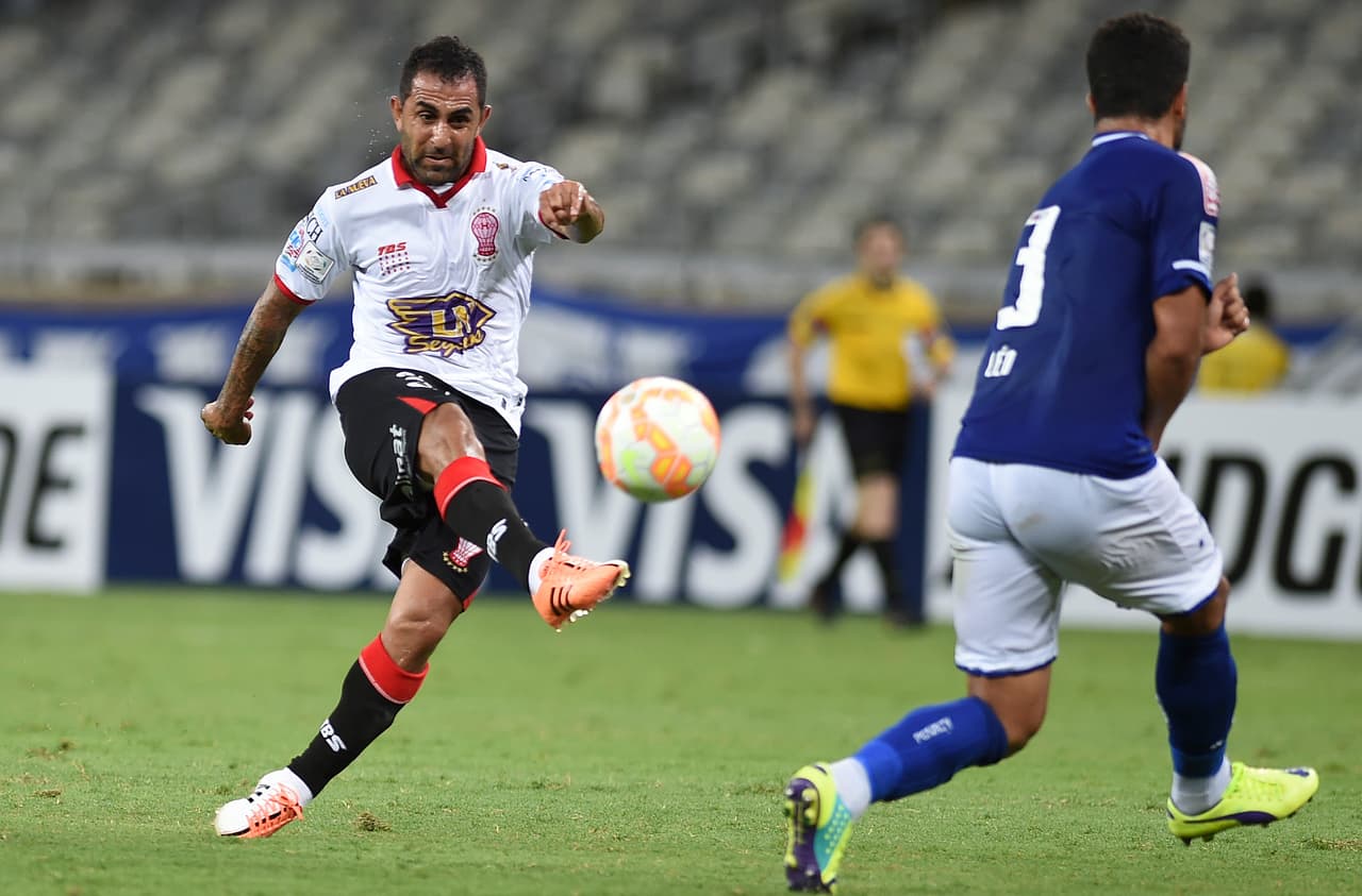 Aunque los números le favorecían en su vuelta al futbol argentino, Olympique lo cedió a préstamo al Real Zaragoza y más tarde al Osasuna. Aún no conseguía la regularidad que tanto buscaba el argentino.