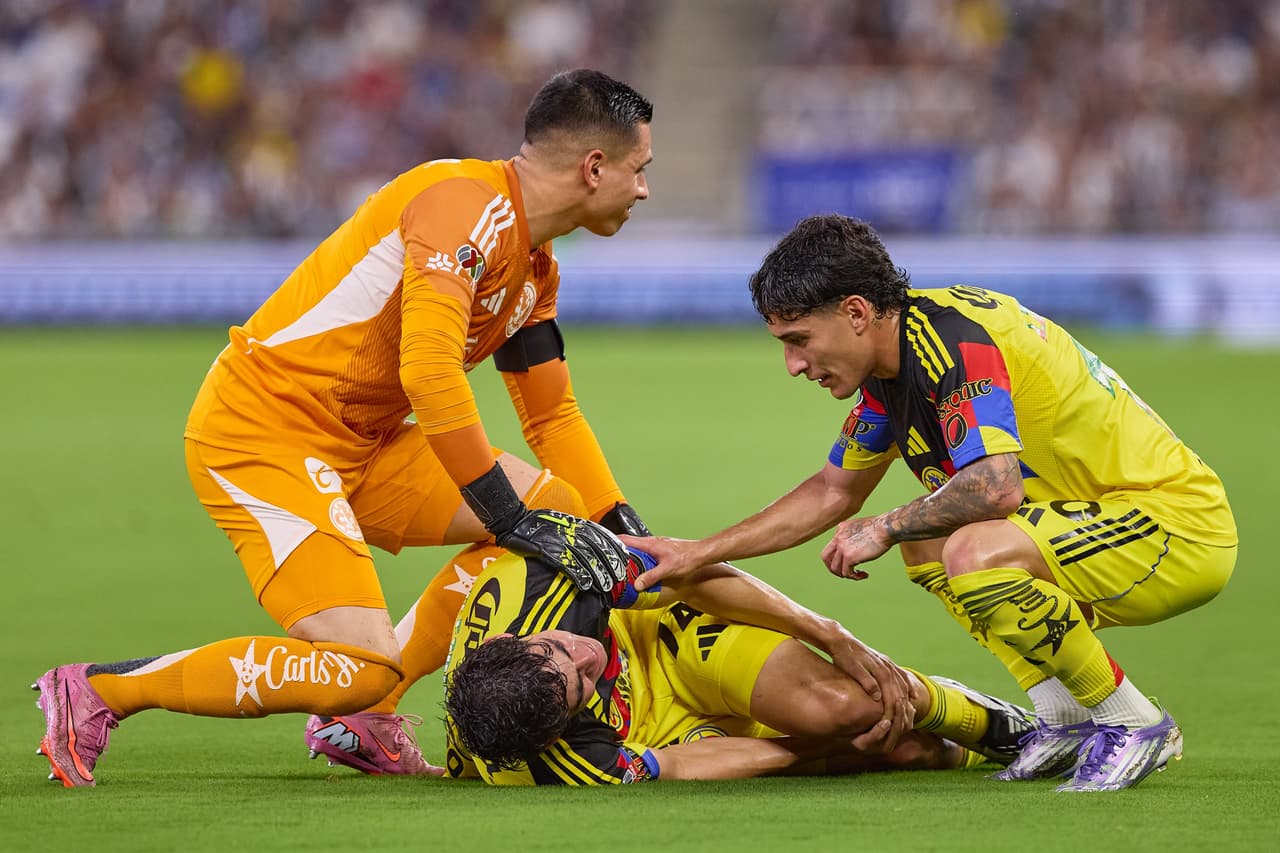 Dagoberto Espinoza - La joven joya del América sufrió una rotura de ligamento cruzado anterior en la rodilla izquierda durante un partido contra los Rayados de Monterrey a finales de septiembre.