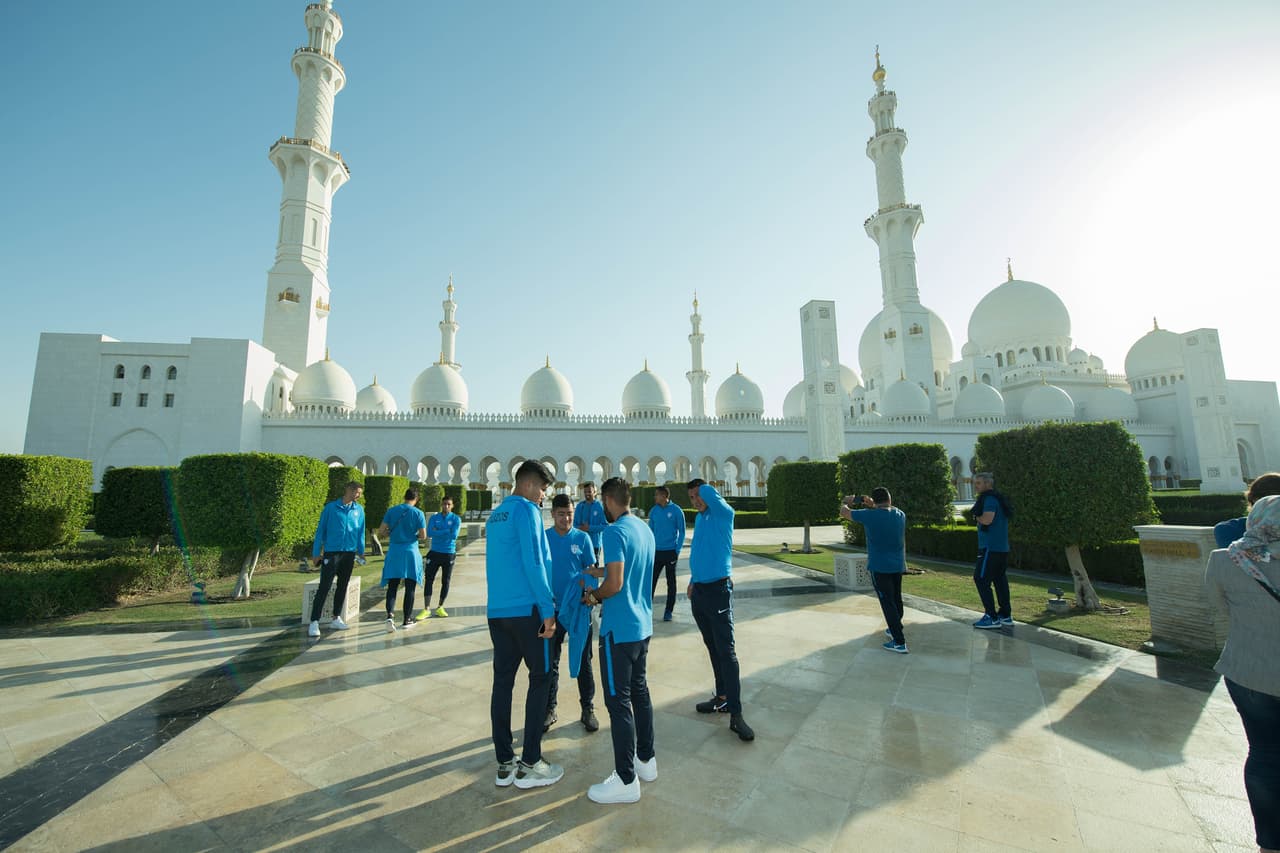 Los jugadores de Pachuca aprovecharon su presencia en Emiratos Árabes Unidos, donde se encuentran por el Mundial de Clubes, para visitar la Gran Mezquita de Abu Dhabi, previo a su partido del sábado contra Wydad Casablanca.