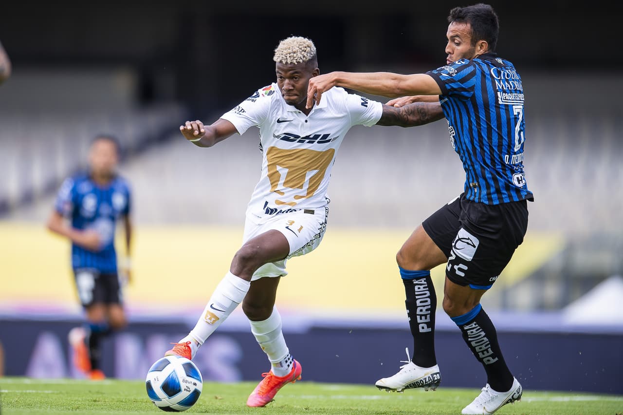 Pumas y Querétaro terminan el encuentro sin goles durante la cuarta Jornada del torneo Apertura Grita México 2021. La escuadra universitaria se quedó con 10 hombres al minuto 89' tras la expulsión de Fabio Álvarez por una patada. Los universitarios se enfrentarán ante Necaxa y los 'gallos blancos' ante Tigres en la próxima jornada.