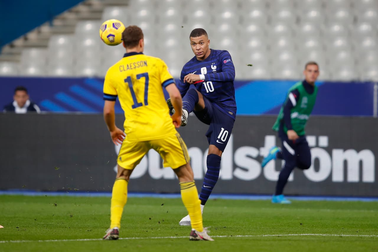 Giroud (16’, 59’), Pavard (36’) y Coman (90’+4’) marcaron por Francia; Claesson (4’) y Quaison (88’) hicieron los del descuento.