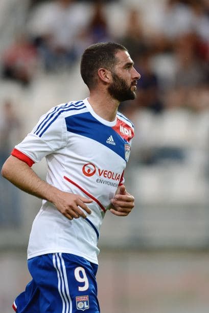 Lisandro López: El delantero argentino quiere dejar a un lado las lesiones que lo molestaron el año pasado y como capitán del Lyon echarse al equipo a los hombros para volver a pelear por el título de Liga.
