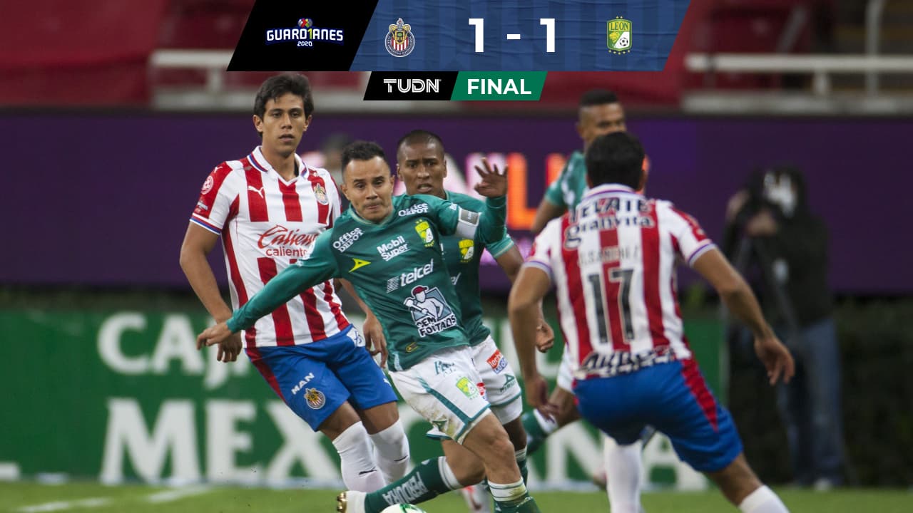 ¡Qué hiciste, Cota! Macías rescata a Chivas ante el León
