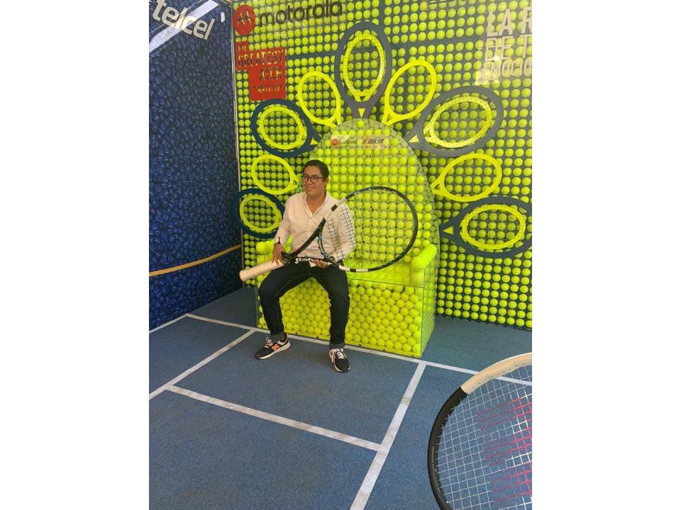 Hay de todo y para todos en las inmediaciones de la Monumental: chistorra, paella, juegos, souvenirs... ¡el ambiente es insuperable!