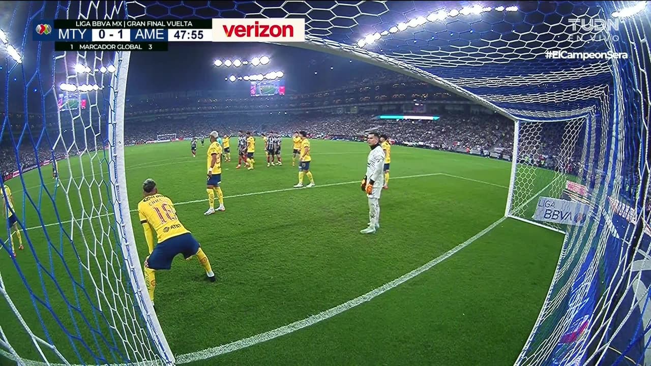 ¡TIRO ATAJADO! disparo por Stefan Medina.