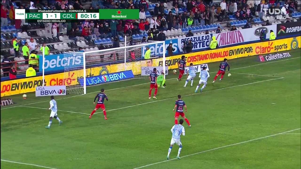 ¡TIRO ATAJADO! disparo por Marino Hinestroza.