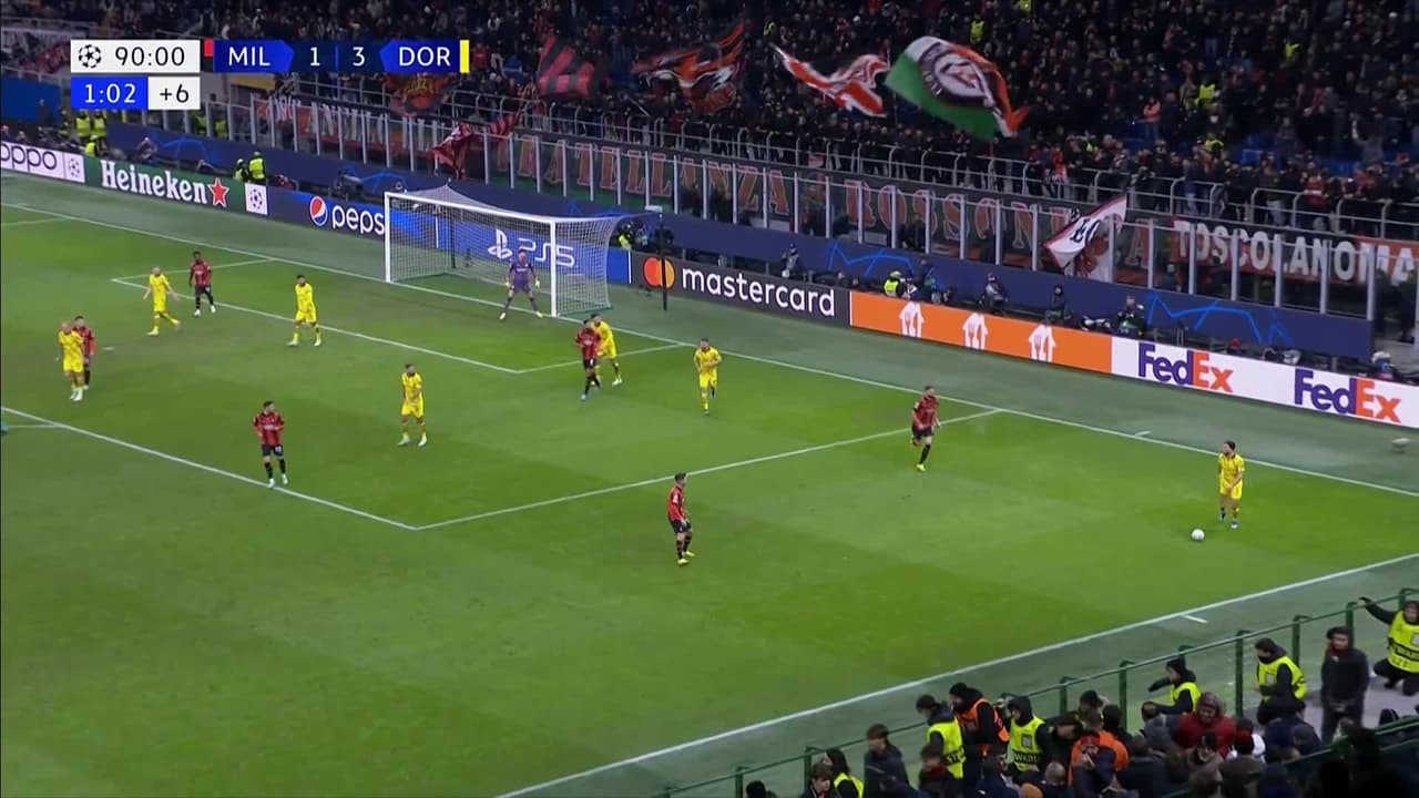 ¡TIRO ATAJADO! disparo por Luka Jovic.