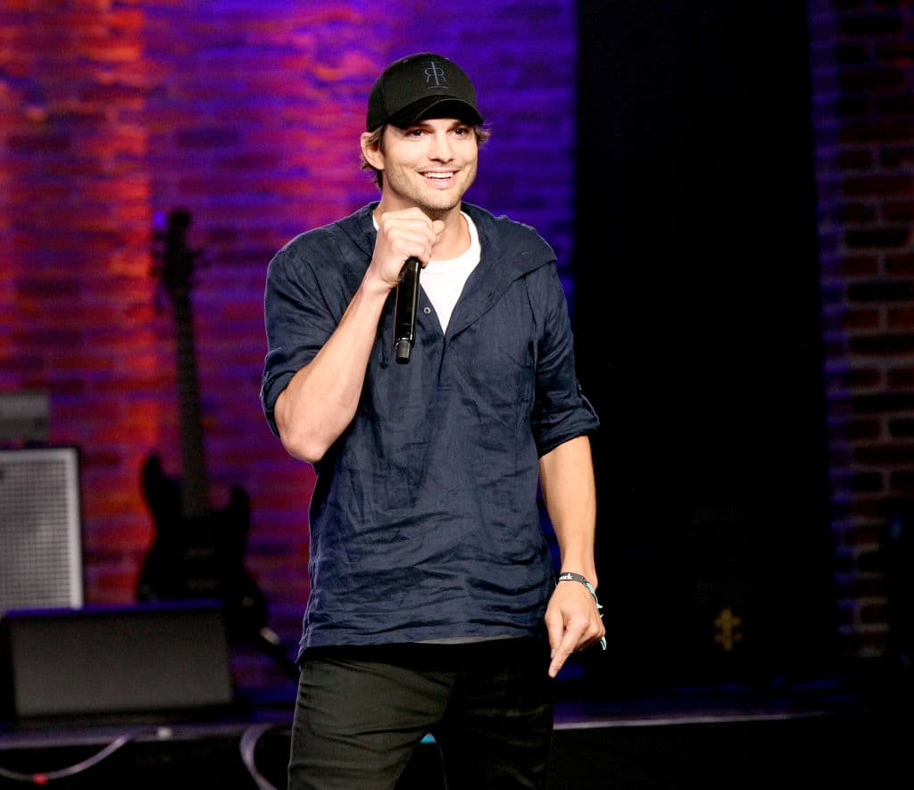 Incluso, su polifacética personalidad le ha llevado a dirigir campañas filantrópicas contra la explotación sexual infantil.