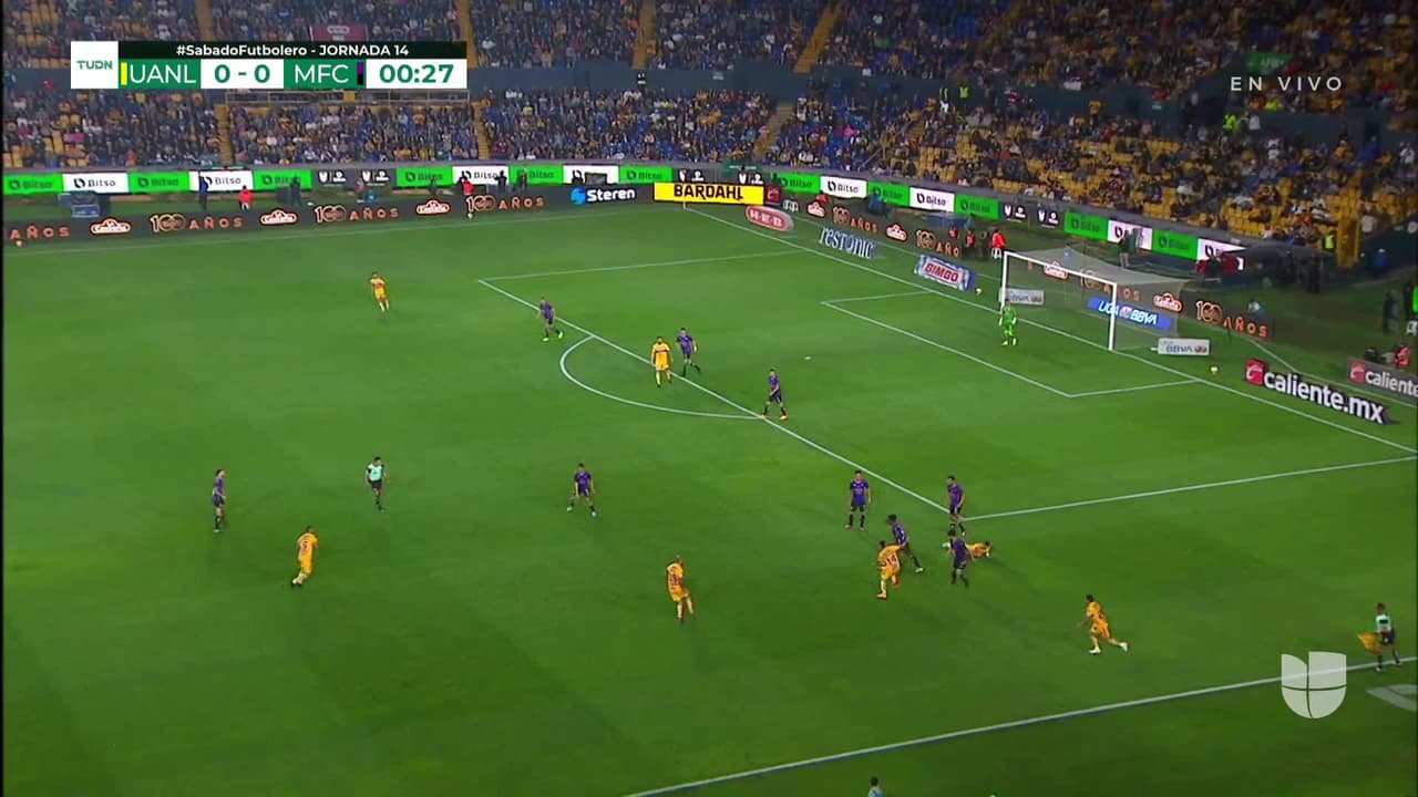 ¡TIRO ATAJADO! disparo por Jesús Angulo.