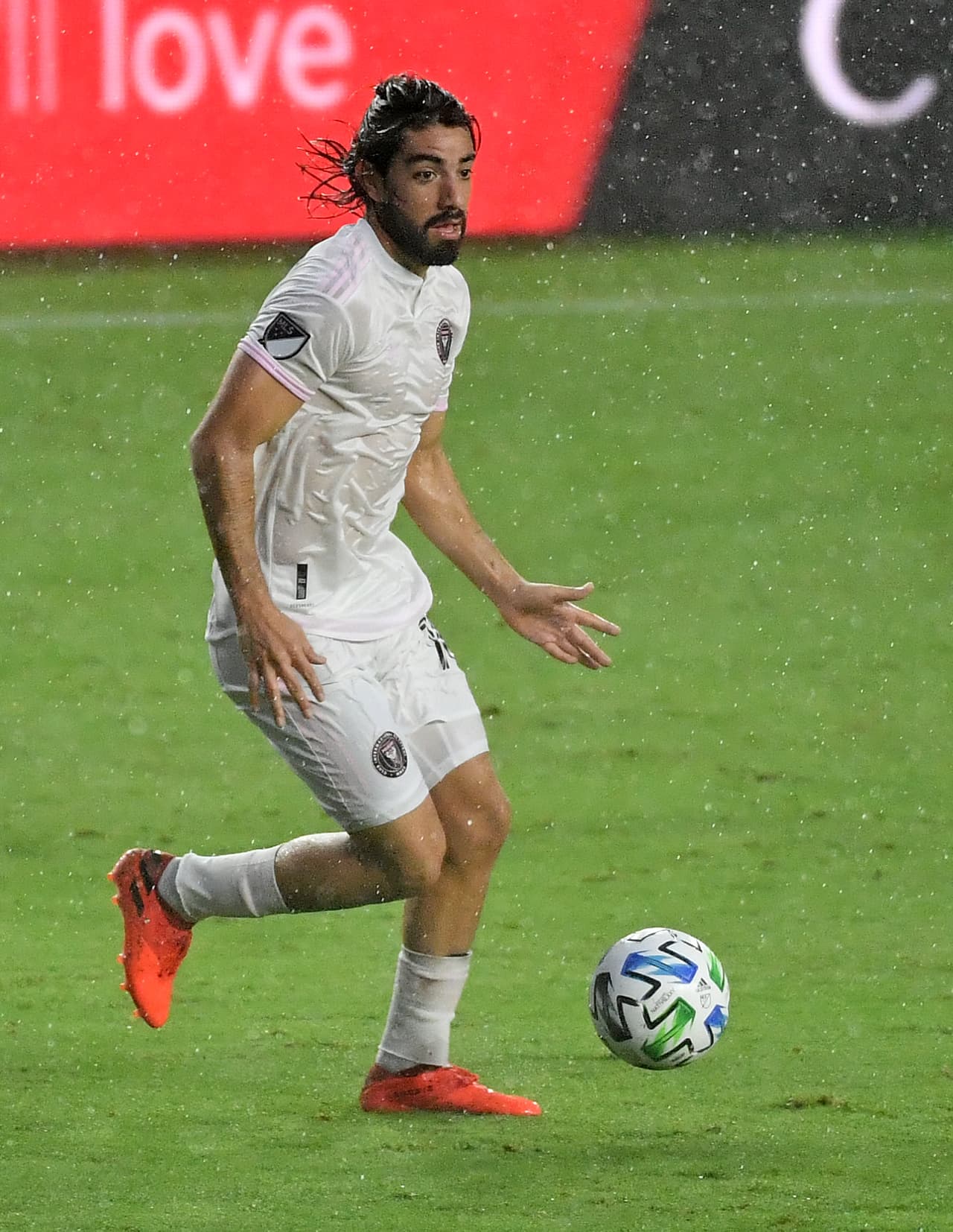 Rodolfo Pizarro paseará esta camiseta por los estadios de MLS en donde se presente el Inter Miami CF.