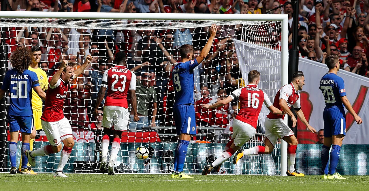 Sead Kolasinac marcó de cabezado al minuto 82 para el anhelado empate de Arsenal.