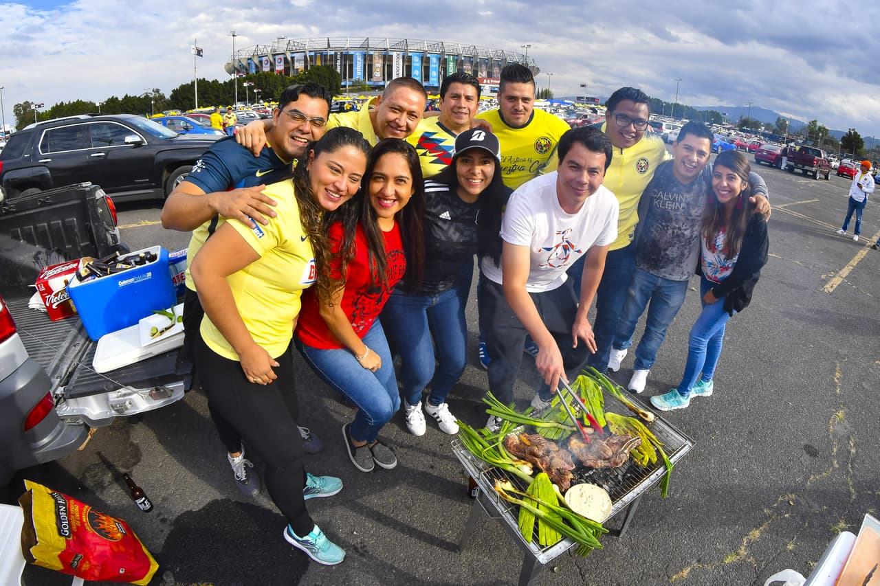Gran ambiente familiar, en el Estadio Azteca, previo a la final del Apertura '19 entre el América y los Rayados de Monterrey.