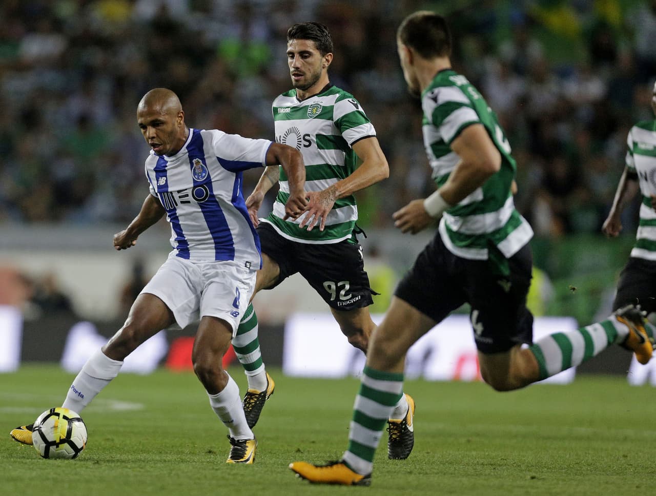 Porto saca el empate de Lisboa con ayuda de Layún, Herrera y Corona