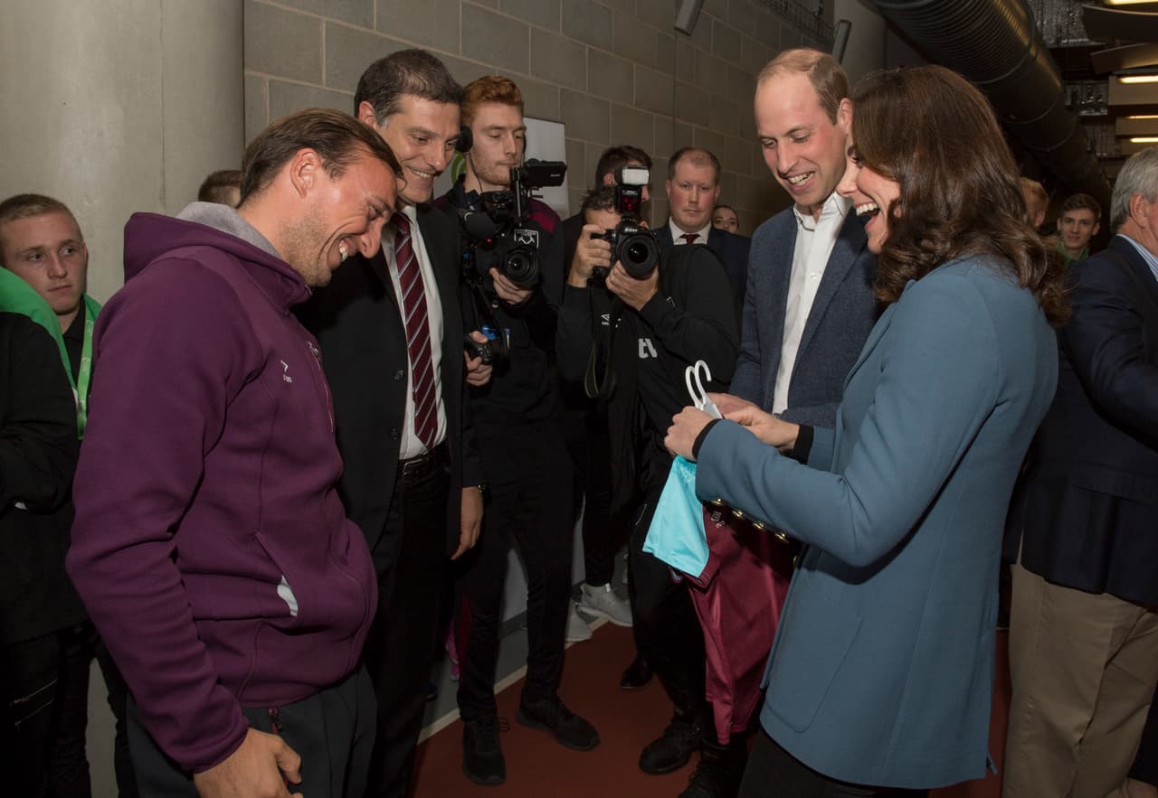 Se trata de una playera con el nombre de la hija de la pareja real.