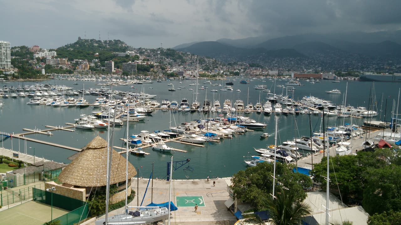 Club de Yates de Acapulco - las pruebas de vela se realizaron en este punto el cual hoy en día sigue funcionando para ello, además de la pesca recreativa.