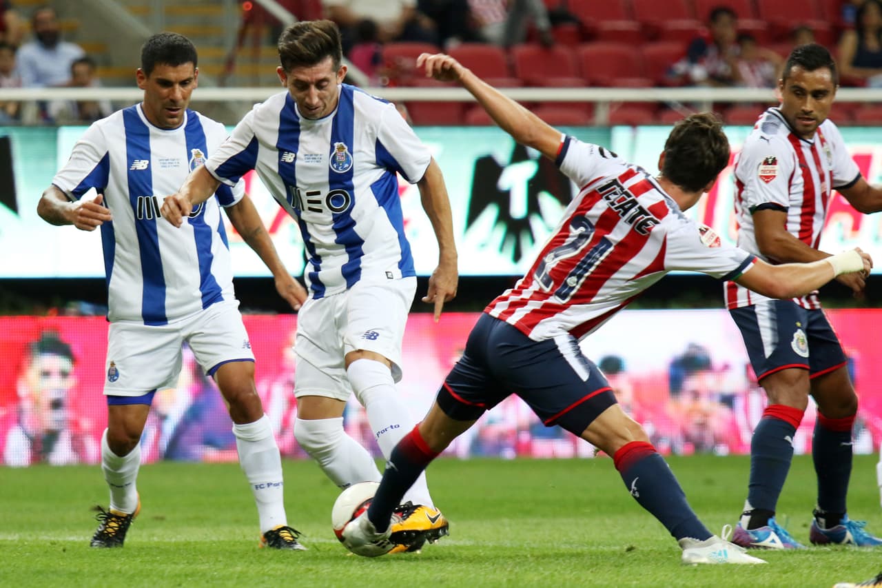 Para la segunda mitad, Chivas cambió a sus 11 jugadores y presentó un cuadro cercano a lo que podría ser el equipo titular de Cara al Apertura 2017.
