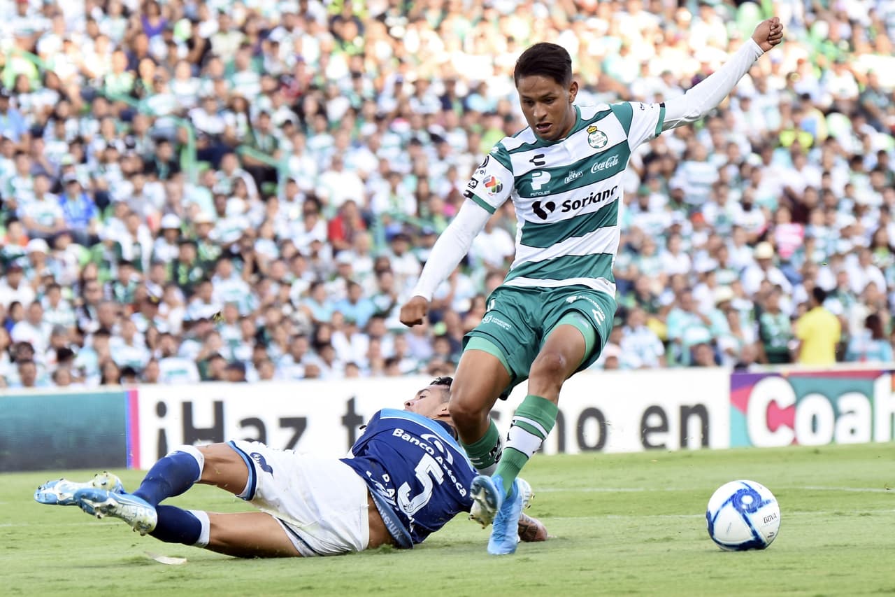 Los laguneros no resintieron la ausencia de un futbolista porque se organizaron bien en el terreno de juego.