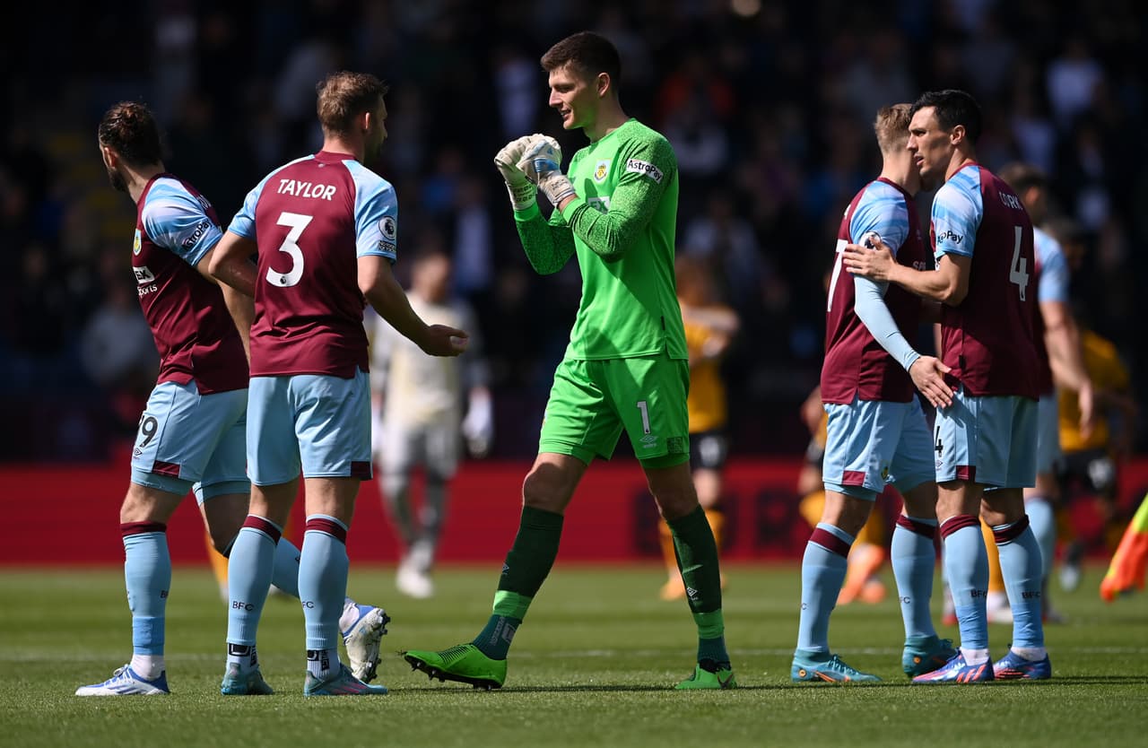 El delantero checo Matěj Vydra marcó la solitaria anotación con la que el Burnley derrotó a los Wolves.