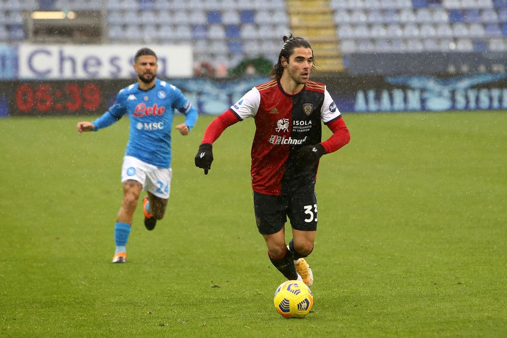 Napoli golea al Cagliari 4-1 en la Jornada 15 de la Serie A. El mexicano Hirving Lozano se hizo presente durante el encuentro y, además, sumó un tanto para su equipo junto con Lorenzo Insigne y un doblete de Piotr Zielinski. El gol solitario para los de Cerdeña fue por parte de Joao Geraldino.