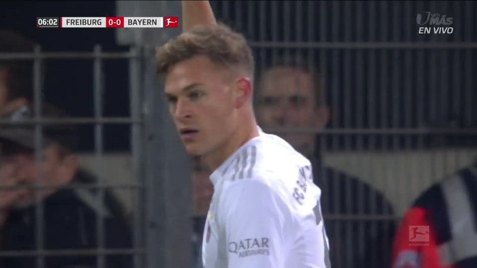 ¡CERCA!. Thomas Müller disparó que se estrella en el poste.