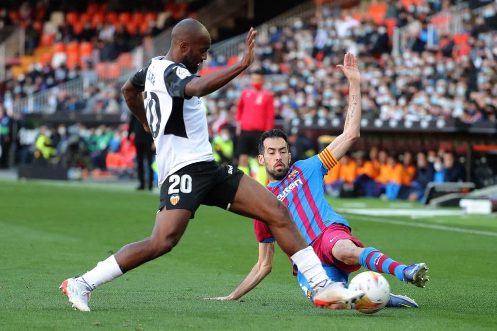 Barcelona golea a Valencia 4-1 durante la J25 en La Liga. Pierre Emerick Aubameyang se lució en su primer partido con la escuadra culé y anotó doblete, Frenkie de Jong sumó uno al 32' y Pedri, con golazo, hizo el cuarto gol de la tarde al 63'. Para el contrario descontó Carlos Soler al 52'.