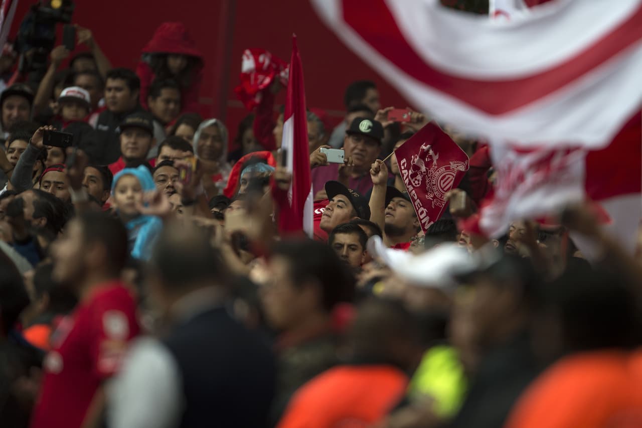 Miles de espectadores llenaron el escenario y lo vistieron con la pasión roja.