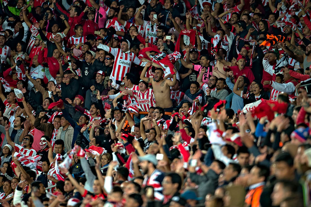 Aficionados de Necaxa en el Hidalgo