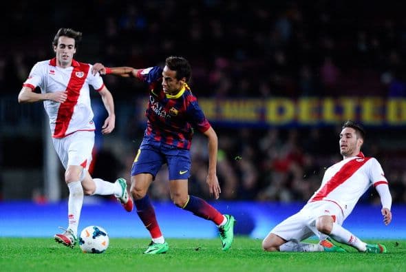 Zancadilla al brasileño que aguanta en pie.