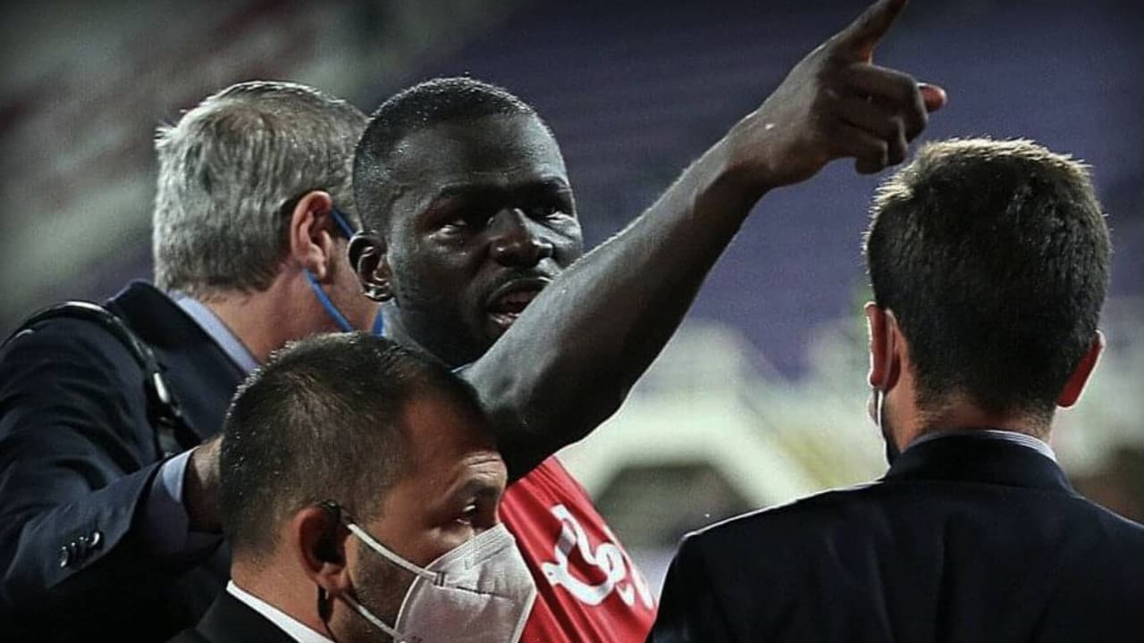 Koulibaly exige que sancionen a un aficionado que lo llamó “mono”