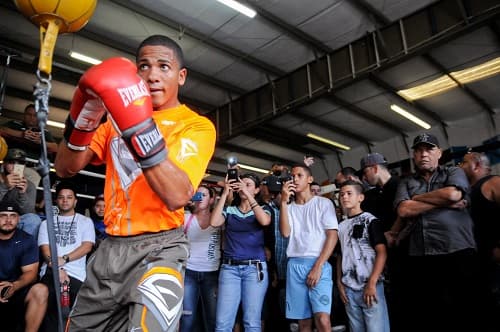 Verdejo (18-0, 13 KO’s) arriesgará su invicto y por segunda ocasión en su prometedora carrera, su título, ante el brasileño Josenilson Dos Santos (27-3, 17 KO’s) en el evento estelar de la cartelera ‘Solo Boxeo Tecate’ que presentará Top Rank en asociación con All Star Boxing el sábado 31 de octubre en el edificio de exhibiciones del Osceola Heritage Park.