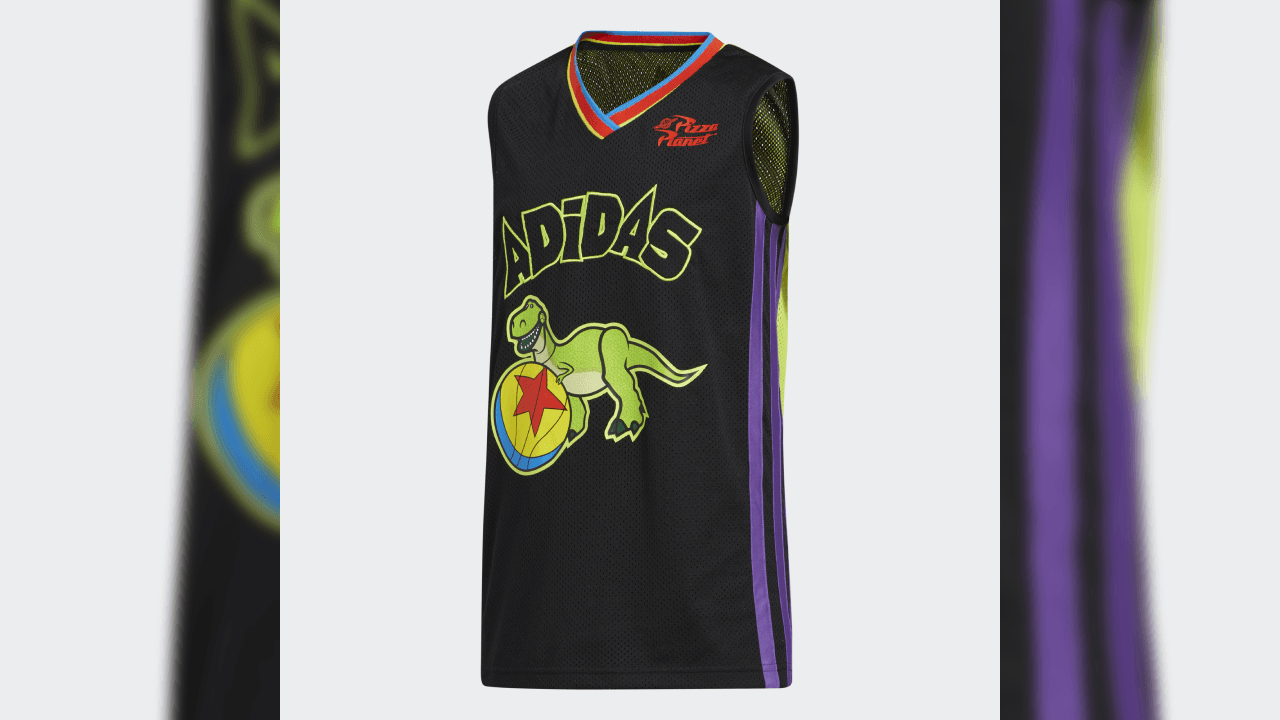 Con motivo de su 25 aniversario, Adidas y Pixar se unieron para realizar una colección de tenis y playeras muy coloridas y que rinden homenaje a los personajes de la saga más famosa del estudio.