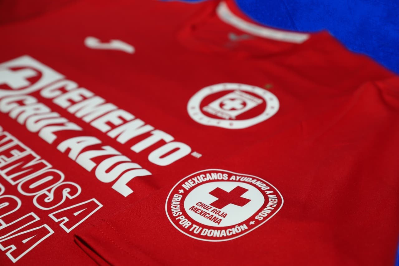 Cruz Azul lanza camiseta para ayudar a la Cruz Roja