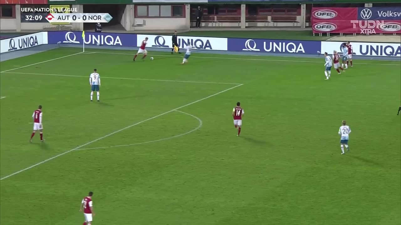 ¡TIRO ATAJADO! disparo por Jörgen Strand Larsen.