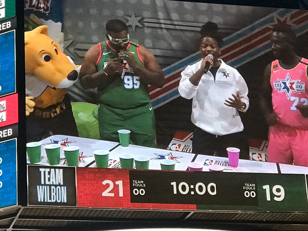 Así se vive el celebrity game con un gran ambiente y una excelente comida.