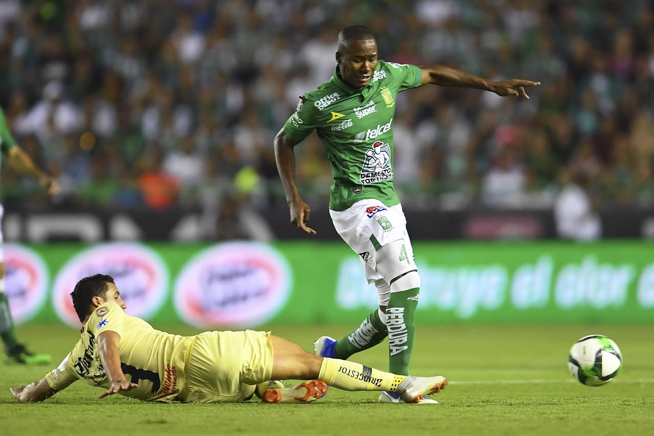 <b>3) Andrés Mosquera</b>. El zaguero colombiano ha encajado de manera perfecta en el esquema de Nacho Ambriz. Sumó en temporada regular 1440 minutos pero más allá de los números, se ha convertido en quien impone la ley y el orden en la retaguardia del equipo esmeralda, convirtiéndose en una aduana difícil de superar.