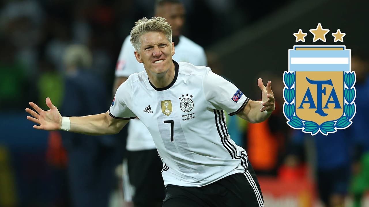Bastian Schweinsteiger se unió a festejos con aficionados de Argentina por derrotar a Inglaterra