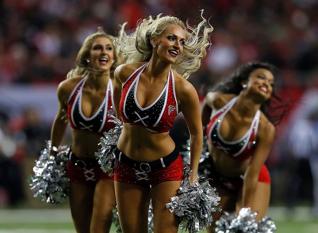 Los Atlanta Falcons tuvieron la ofensiva más explosiva de la NFL esta temporada y lucharan por un pase a la Final de división ante los Seahawks. Gran parte de su éxito se debe al apoyo incondicional que les brindaron sus bellas cheerleaders.