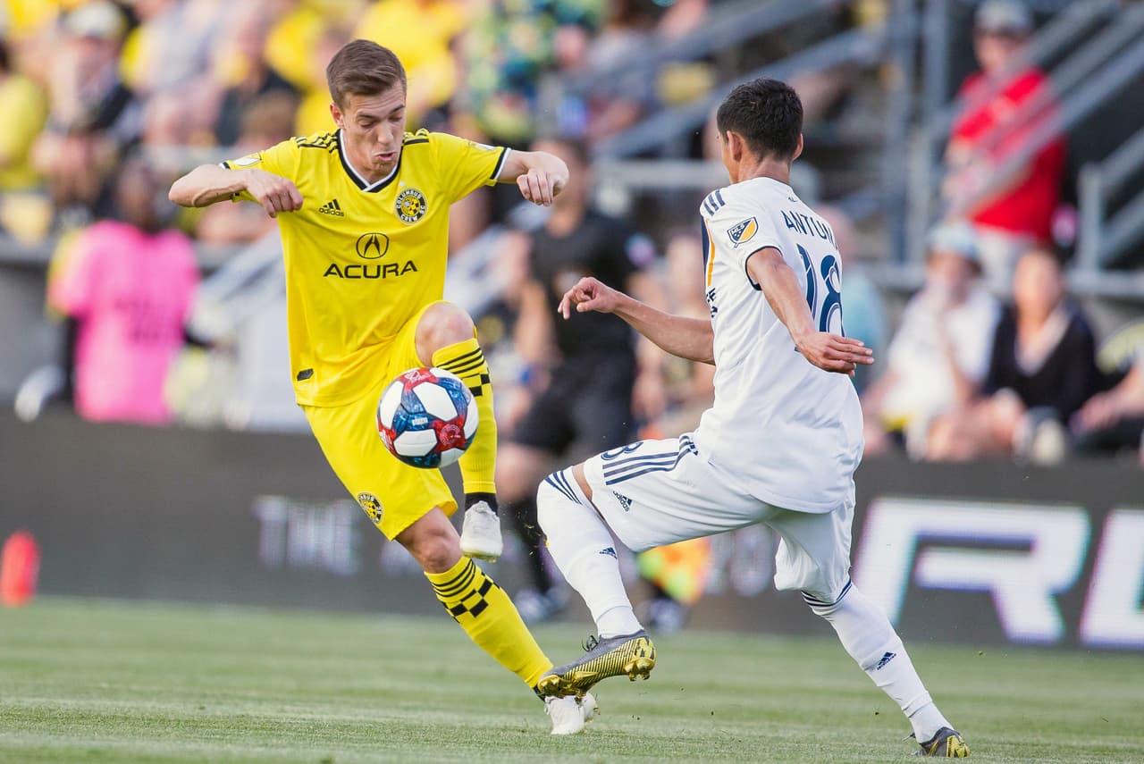 Columbus Crew obtiene una importante victoria al superar 3-1 en casa al LA Galaxy de los mexicanos Jonathan dos Santos y Uriel Antuña.