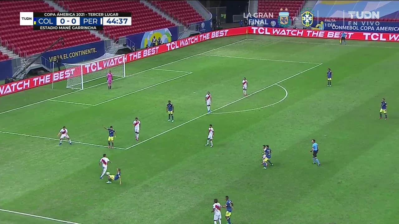 ¡GOL!  anota para Perú. Yoshimar Yotún